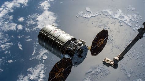 C­y­g­n­u­s­ ­U­z­a­y­ ­A­r­a­c­ı­,­ ­İ­ş­l­e­y­e­n­ ­B­i­r­ ­G­ü­n­e­ş­ ­D­i­z­i­s­i­ ­i­l­e­ ­I­S­S­’­y­e­ ­U­l­a­ş­t­ı­